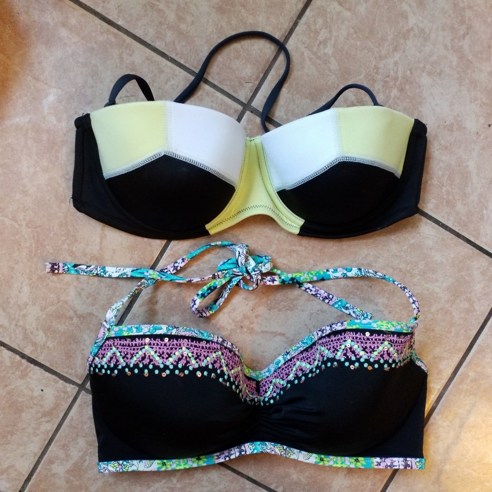 Victoria's Secret lot of two bikini tops 32DD